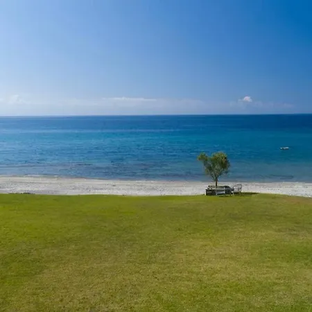 Seafront Apartment For 5 Guests With Amazing Views Appartement *