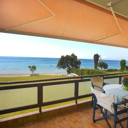 Seafront Apartment For 5 Guests With Amazing Views